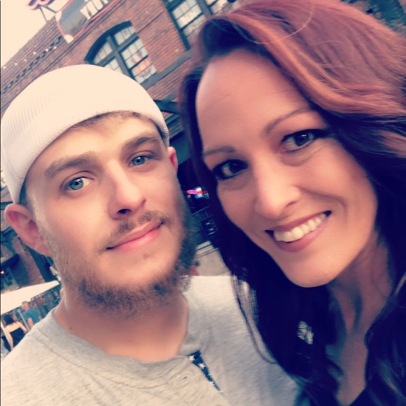 Meet your Posher, Deanna - Picture 2 of 5